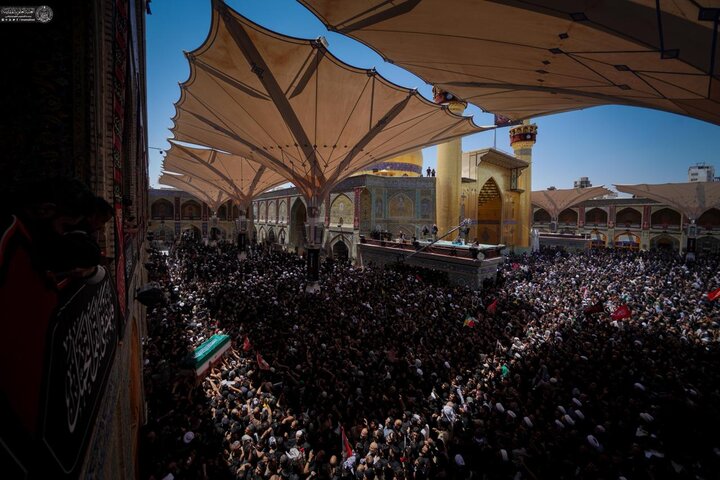 تشييع مهيب لجثمان آية الله العظمى الخامنئي في العتبة العلوية