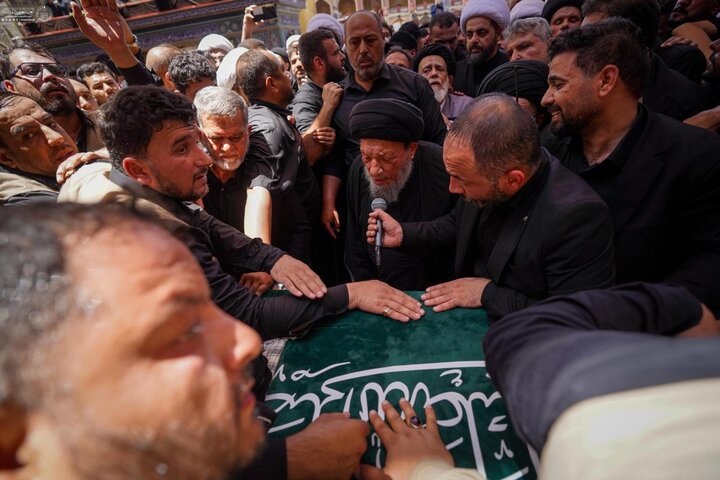 تشييع مهيب لجثمان آية الله العظمى الخامنئي في العتبة العلوية