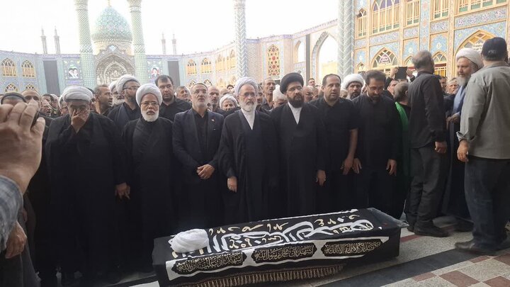 تصاویر/برگزاری آیین تشییع حجت‌الاسلام والمسلمین ناصریان با حضور آیت الله اعرافی درآران وبیدگل