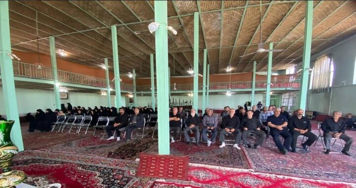 تصاویر/ مراسم گرامیداشت رهبر شهید فرزانه انقلاب در مسجد جامع روستای مهرآباد ملایر