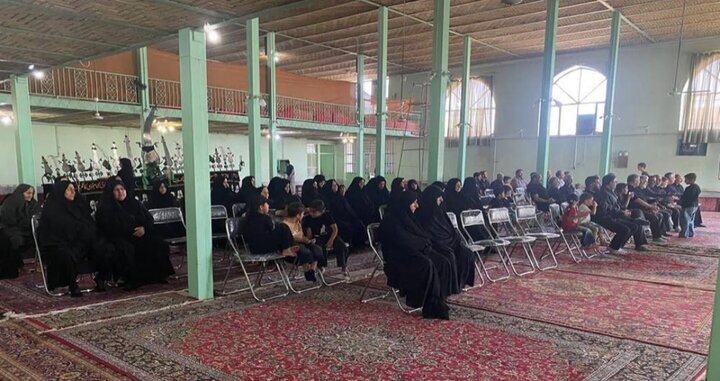 تصاویر/ مراسم گرامیداشت رهبر شهید فرزانه انقلاب در مسجد جامع روستای مهرآباد ملایر