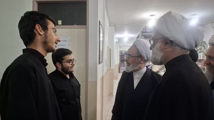 تصاویر/ دیدار آیت الله اعرافی با طلاب و روحانیون شهرستان آران وبیدگل
