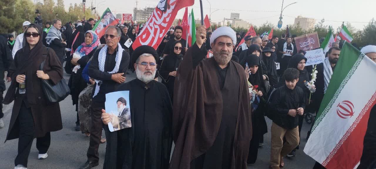عشق به ولایت، رمز ایستادگی ملت ایران بر سر آرمان‌های امامین انقلاب است