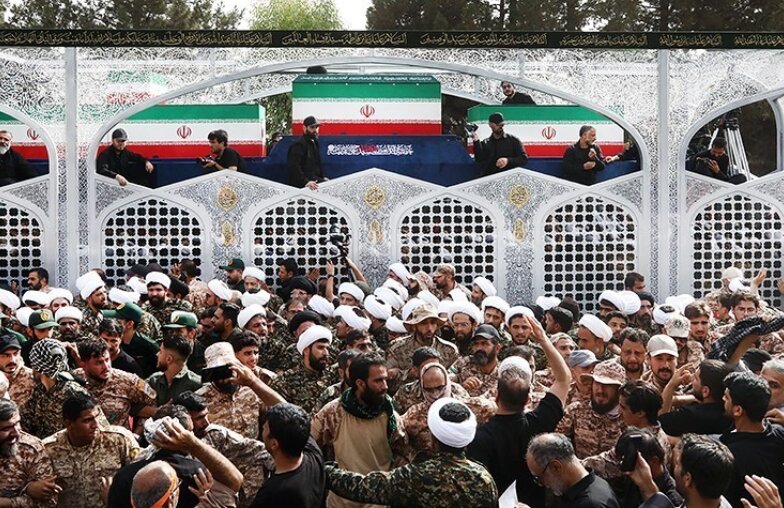 فیلم | خدمت رسانی مراکز حوزوی در تشییع امام شهید