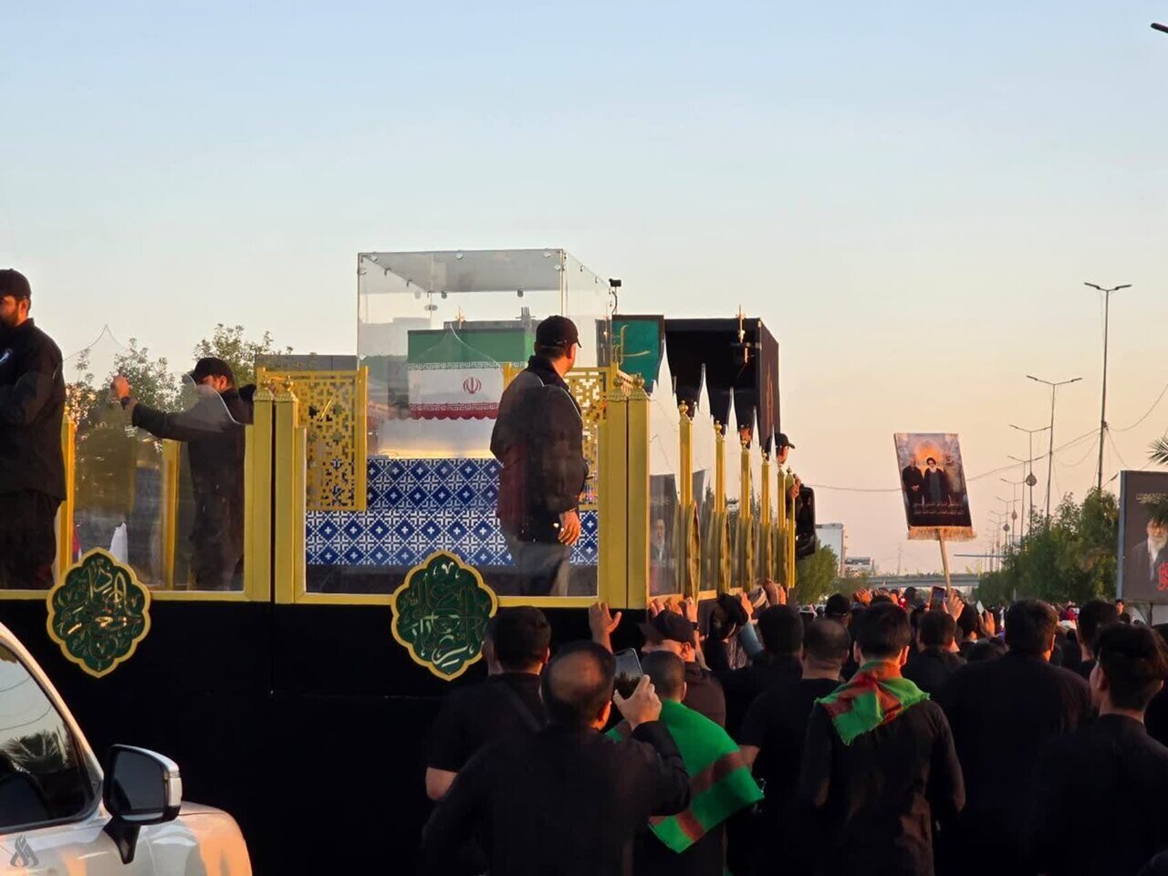 Usindikizaji wa Mwili wa Imam Shahidi Khamenei Waanza kutokea Daraja la Kufa, Najaf Ashraf + Picha