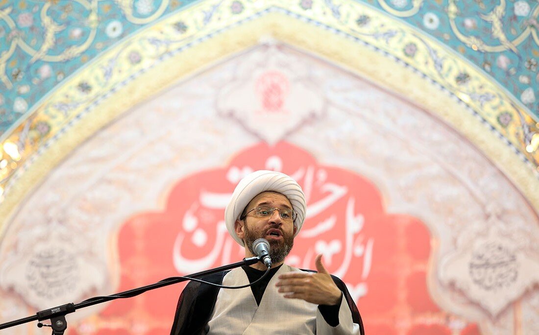 استقامت مؤمنان رمز نزول رحمت الهی است