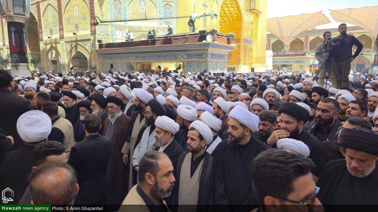 تصاویر اختصاصی حوزه از اقامه نماز بر پیکر رهبر شهید ایران در حرم امام علی علیه السلام