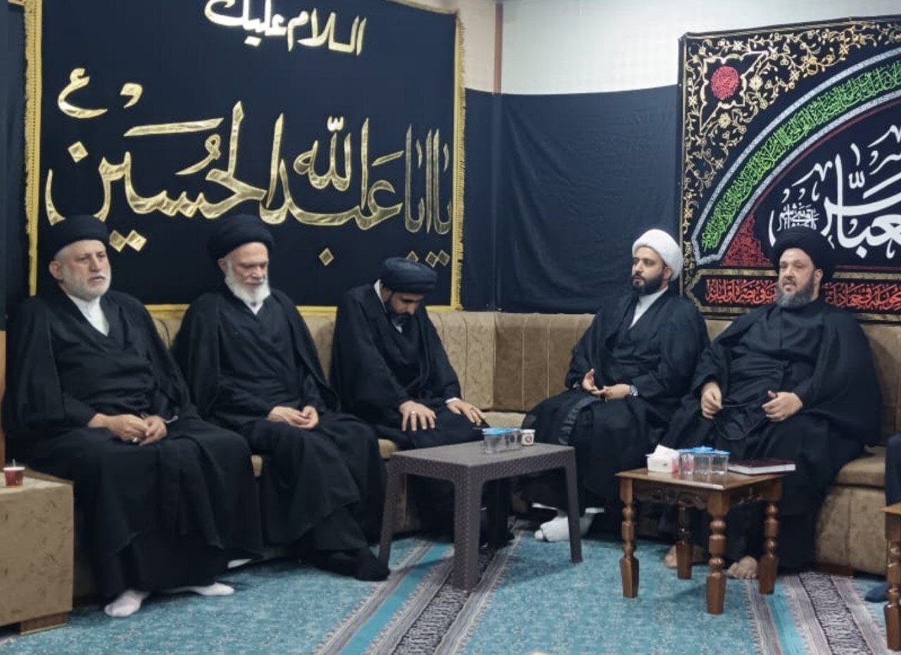 علماء ووجهاء النجف الأشرف يلتقون بالنجل الأكبر لقائد الثورة الإسلامية الشهيد