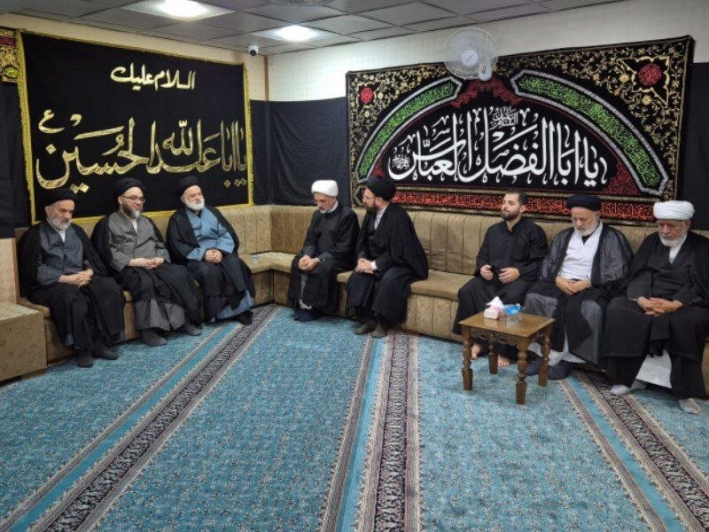 علماء ووجهاء النجف الأشرف يلتقون بالنجل الأكبر لقائد الثورة الإسلامية الشهيد