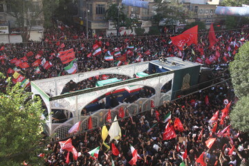 تصاویر/ بدرقه حماسی رهبر شهید انقلاب در مشهد