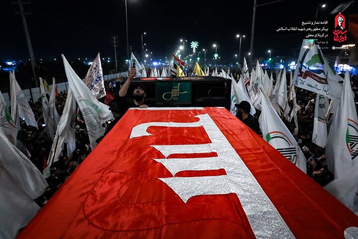 مشاهد من تشييع قائد الثورة الشهيد عند وصوله إلى العمود 1379 في كربلاء
