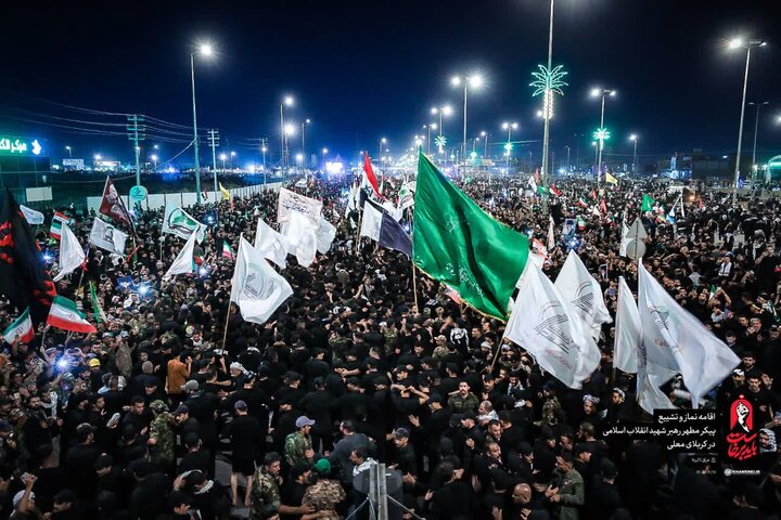 مشاهد من تشييع قائد الثورة الشهيد عند وصوله إلى العمود 1379 في كربلاء