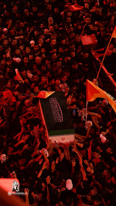 Immagini dell'ultimo saluto all'Imam Khamenei nel sacro santuario dell'Imam Husayn
