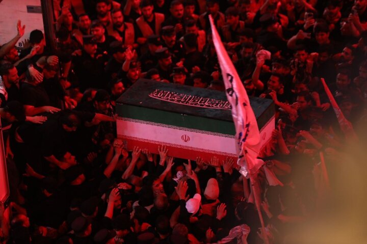 Immagini dell'ultimo saluto all'Imam Khamenei nel sacro santuario dell'Imam Husayn