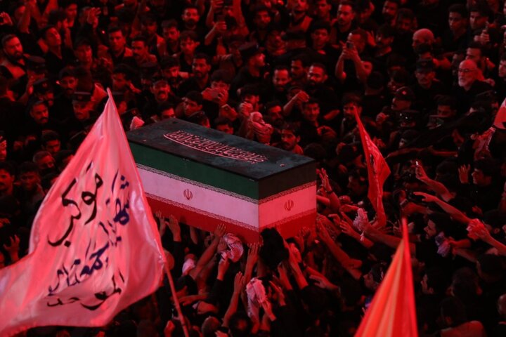 Immagini dell'ultimo saluto all'Imam Khamenei nel sacro santuario dell'Imam Husayn
