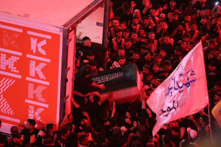 Immagini dell'ultimo saluto all'Imam Khamenei nel sacro santuario dell'Imam Husayn