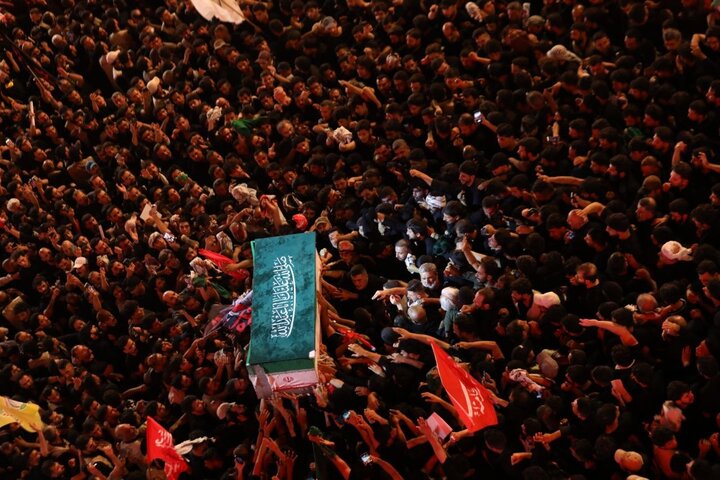 Immagini dell'ultimo saluto all'Imam Khamenei nel sacro santuario dell'Imam Husayn