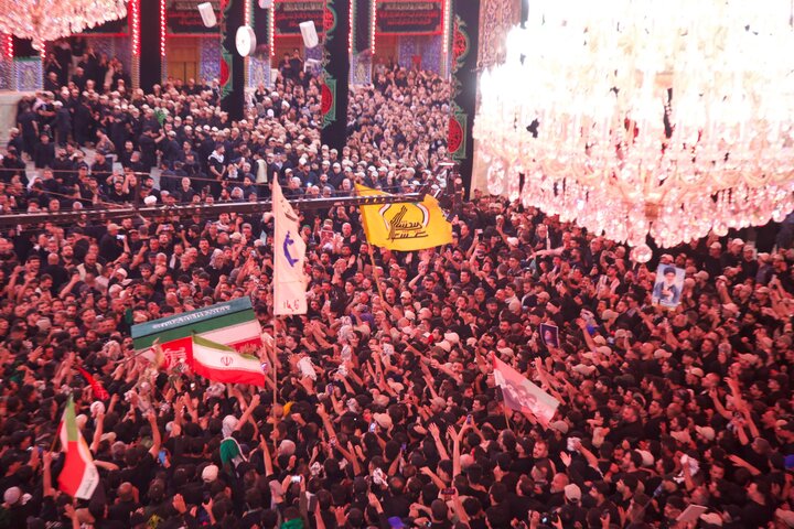 Immagini dell'ultimo saluto all'Imam Khamenei nel sacro santuario dell'Imam Husayn