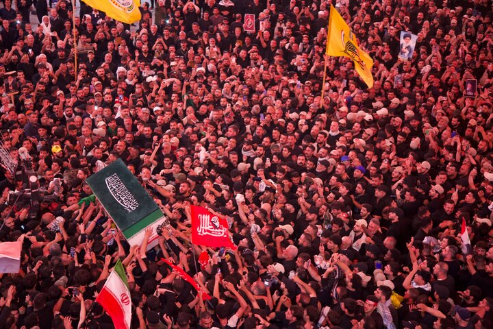 Immagini dell'ultimo saluto all'Imam Khamenei nel sacro santuario dell'Imam Husayn