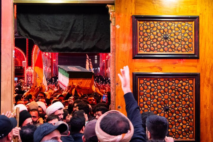 Immagini dell'ultimo saluto all'Imam Khamenei nel sacro santuario dell'Imam Husayn