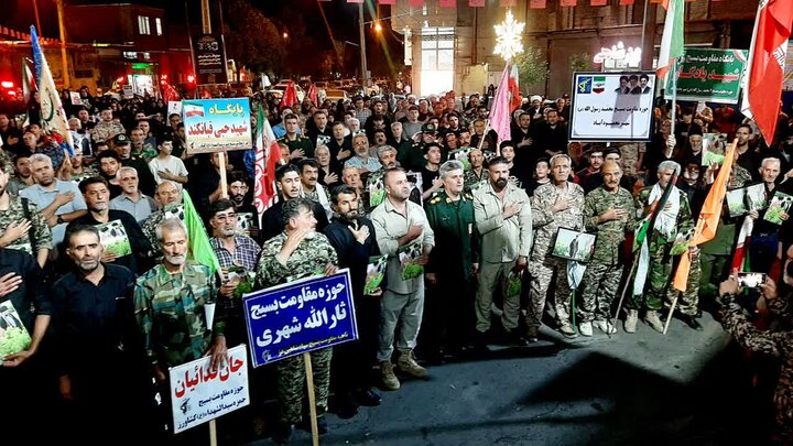 تصاویر/ تداوم حضور منسجم و با صلابت اقشار مختلف مردم شاهین دژ در تجمع دشمن‌ستیز شبانه