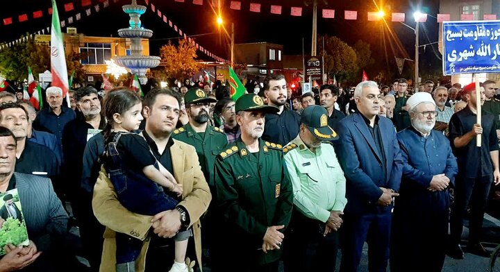 تصاویر/ تداوم حضور منسجم و با صلابت اقشار مختلف مردم شاهین دژ در تجمع دشمن‌ستیز شبانه