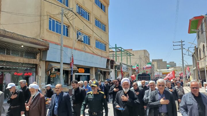 تصاویر/اجتماع بزرگ عزاداران و آیین تشییع نمادین رهبر شهید انقلاب اسلامي در زرندیه