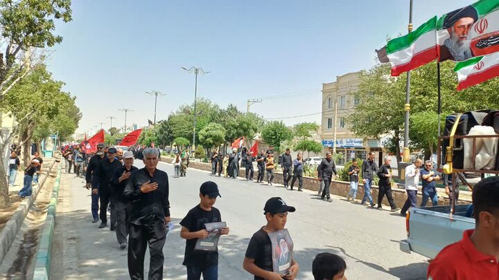تصاویر/اجتماع بزرگ عزاداران و آیین تشییع نمادین رهبر شهید انقلاب اسلامي در زرندیه