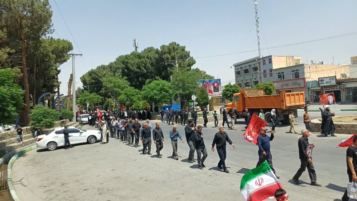 تصاویر/اجتماع بزرگ عزاداران و آیین تشییع نمادین رهبر شهید انقلاب اسلامي در زرندیه