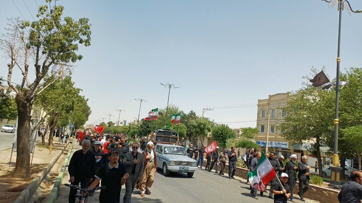 تصاویر/اجتماع بزرگ عزاداران و آیین تشییع نمادین رهبر شهید انقلاب اسلامي در زرندیه