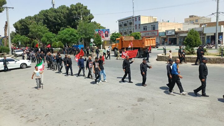 تصاویر/اجتماع بزرگ عزاداران و آیین تشییع نمادین رهبر شهید انقلاب اسلامي در زرندیه