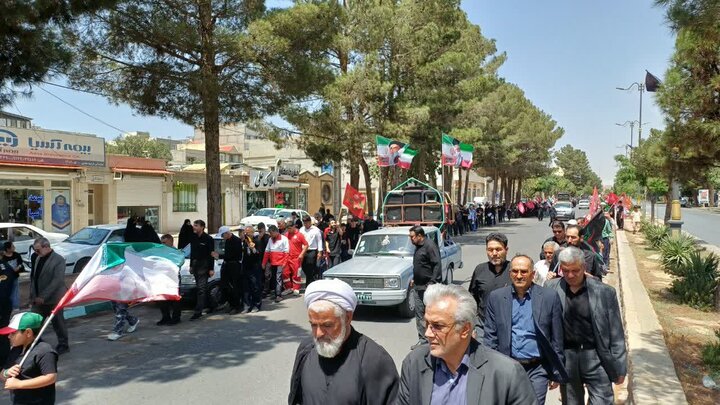 تصاویر/اجتماع بزرگ عزاداران و آیین تشییع نمادین رهبر شهید انقلاب اسلامي در زرندیه