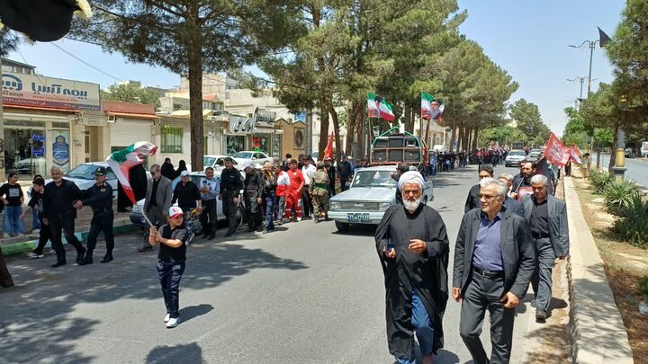 تصاویر/اجتماع بزرگ عزاداران و آیین تشییع نمادین رهبر شهید انقلاب اسلامي در زرندیه