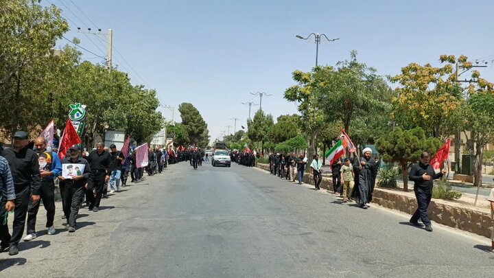 تصاویر/اجتماع بزرگ عزاداران و آیین تشییع نمادین رهبر شهید انقلاب اسلامي در زرندیه