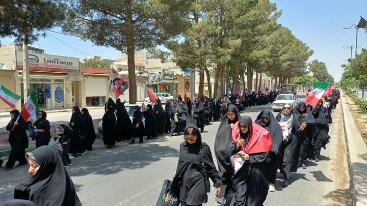 تصاویر/اجتماع بزرگ عزاداران و آیین تشییع نمادین رهبر شهید انقلاب اسلامي در زرندیه