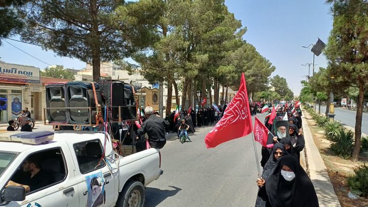 تصاویر/اجتماع بزرگ عزاداران و آیین تشییع نمادین رهبر شهید انقلاب اسلامي در زرندیه