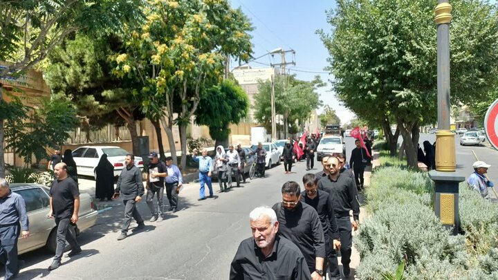 تصاویر/اجتماع بزرگ عزاداران و آیین تشییع نمادین رهبر شهید انقلاب اسلامي در زرندیه