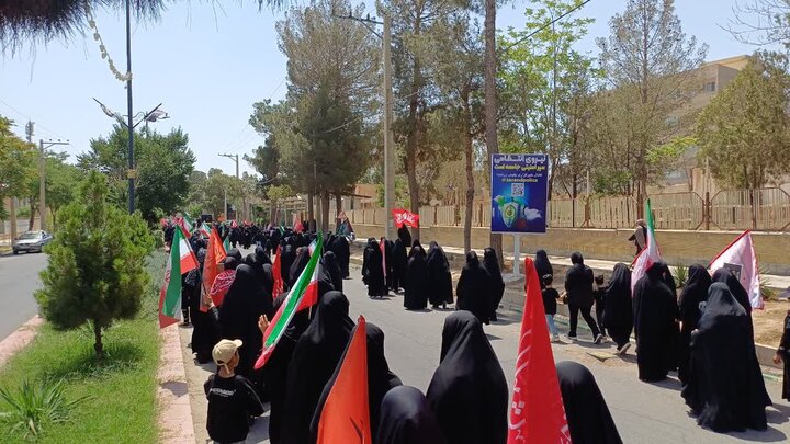 تصاویر/اجتماع بزرگ عزاداران و آیین تشییع نمادین رهبر شهید انقلاب اسلامي در زرندیه