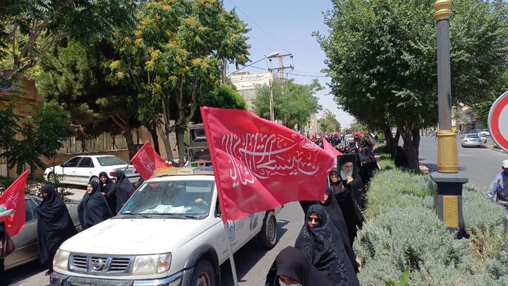 تصاویر/اجتماع بزرگ عزاداران و آیین تشییع نمادین رهبر شهید انقلاب اسلامي در زرندیه