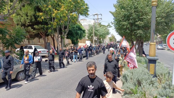 تصاویر/اجتماع بزرگ عزاداران و آیین تشییع نمادین رهبر شهید انقلاب اسلامي در زرندیه