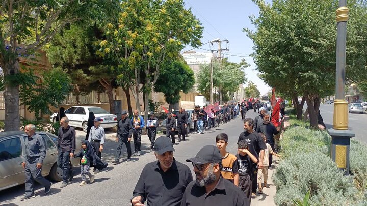 تصاویر/اجتماع بزرگ عزاداران و آیین تشییع نمادین رهبر شهید انقلاب اسلامي در زرندیه