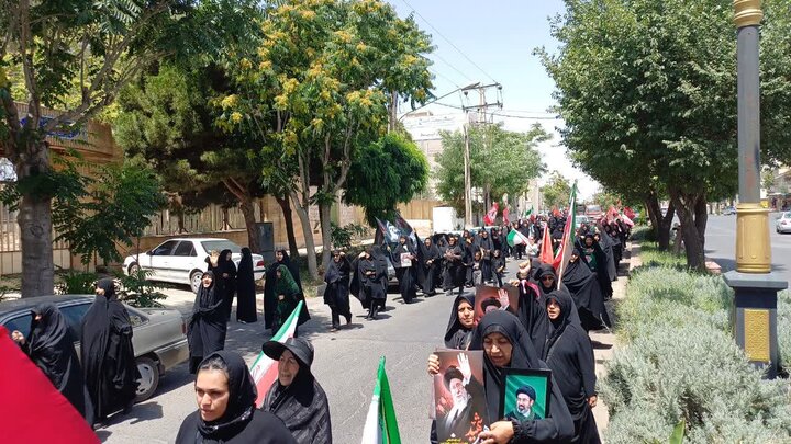 تصاویر/اجتماع بزرگ عزاداران و آیین تشییع نمادین رهبر شهید انقلاب اسلامي در زرندیه