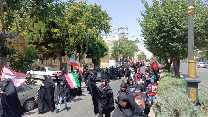 تصاویر/اجتماع بزرگ عزاداران و آیین تشییع نمادین رهبر شهید انقلاب اسلامي در زرندیه