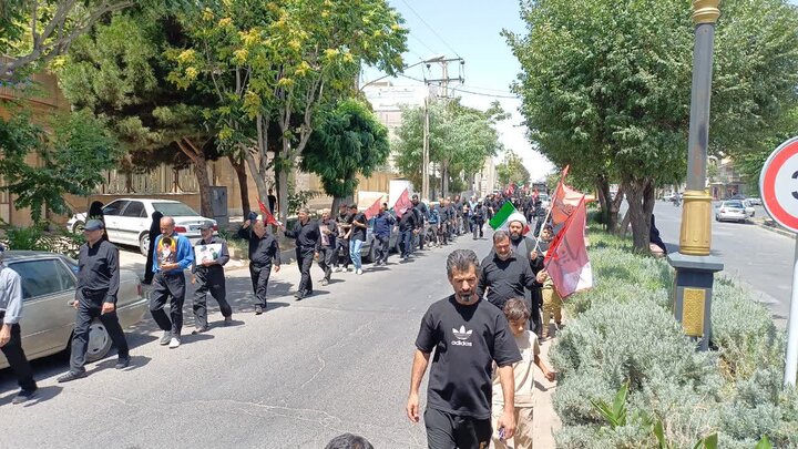 تصاویر/اجتماع بزرگ عزاداران و آیین تشییع نمادین رهبر شهید انقلاب اسلامي در زرندیه