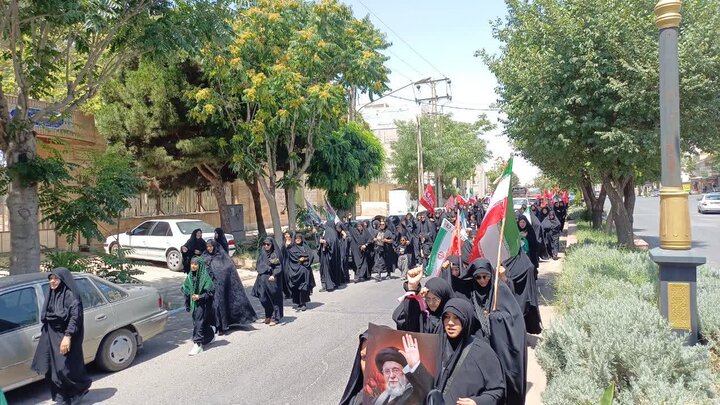 تصاویر/اجتماع بزرگ عزاداران و آیین تشییع نمادین رهبر شهید انقلاب اسلامي در زرندیه