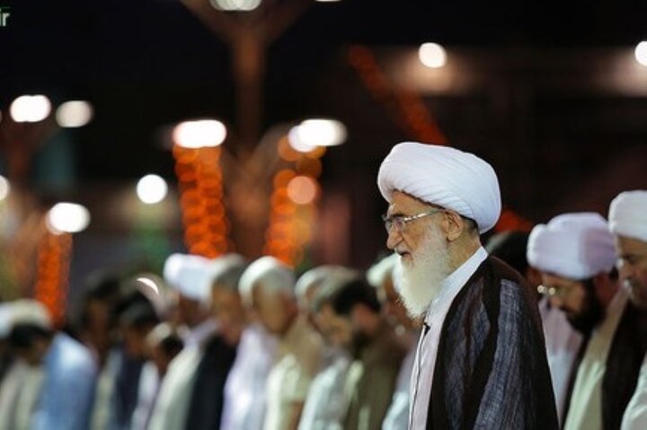 آیت‌ اللہ نوری ہمدانی حرم امام رضا (ع) میں رہبر شہید (رہ) کی نمازِ جنازہ پڑھائیں گے