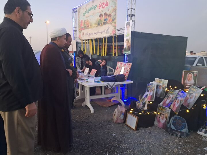 تصاویر/بازدید معاون تعلیم و تربیت سپاه استان مرکزی از غرفه «نوجوانه های امید» در شازند