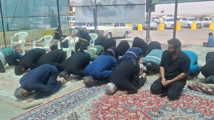 تصاویر/ خدمت رسانی روستائیان آزران در موکب باب الحوائج بخش برزک به زائرین رهبرشهید