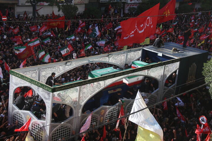 تصاویر/ بدرقه حماسی رهبر شهید انقلاب در مشهد