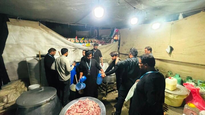 برپایی موکب برای زائران مراسم تشییع رهبر شهید انقلاب اسلامی توسط طلاب سند پاکستان در قم المقدسه